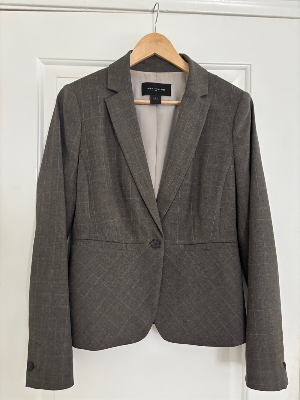 Ann Taylor Women's Charcoal Plaid two piece suit